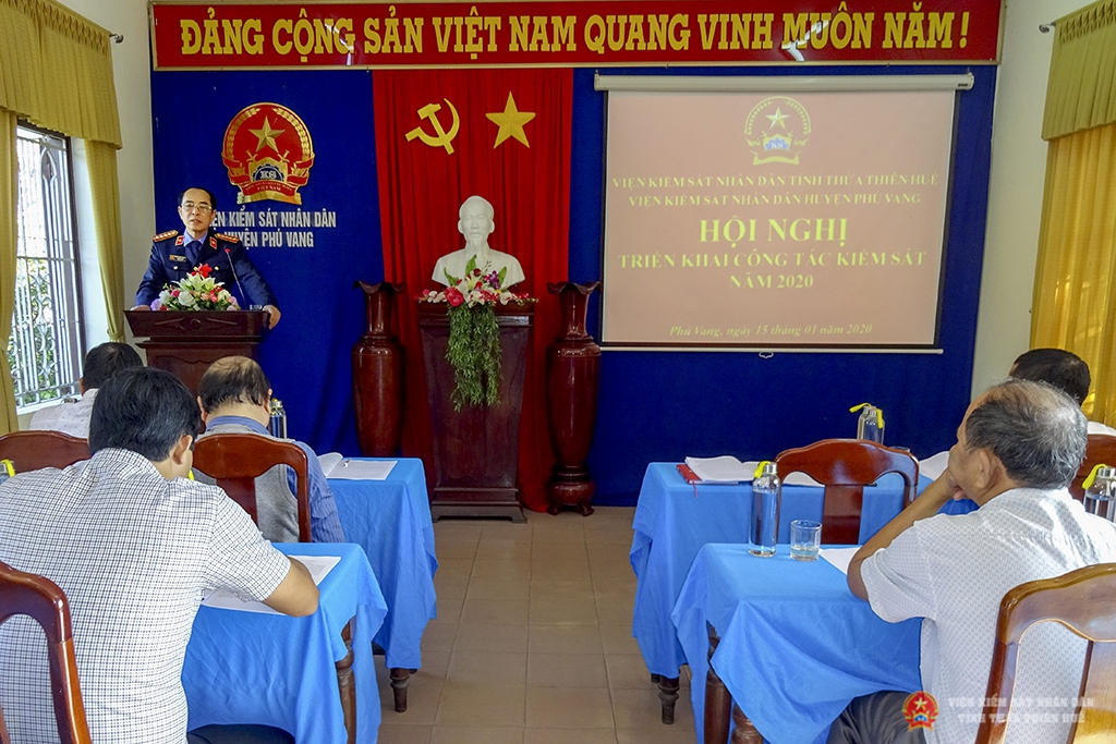 Đồng chí Lại Đình Hùng – Uỷ viên ban cán sự Đảng, Phó Viện trưởng VKSND tỉnh phát biểu tại Hội nghị