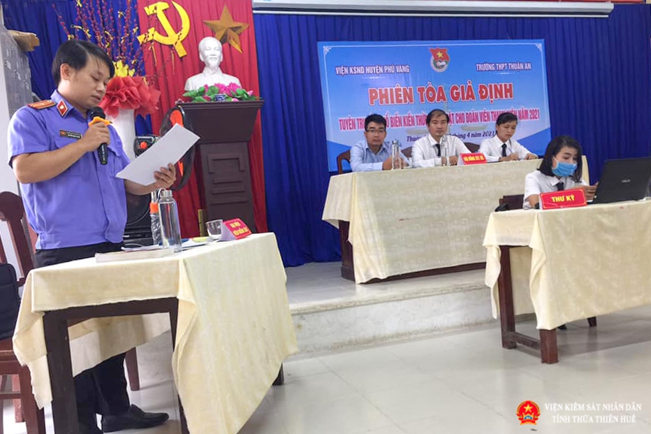 Viện kiểm sát nhân dân huyện Phú Vang phối hợp tổ chức tuyên truyền pháp luật cho đoàn viên, học sinh