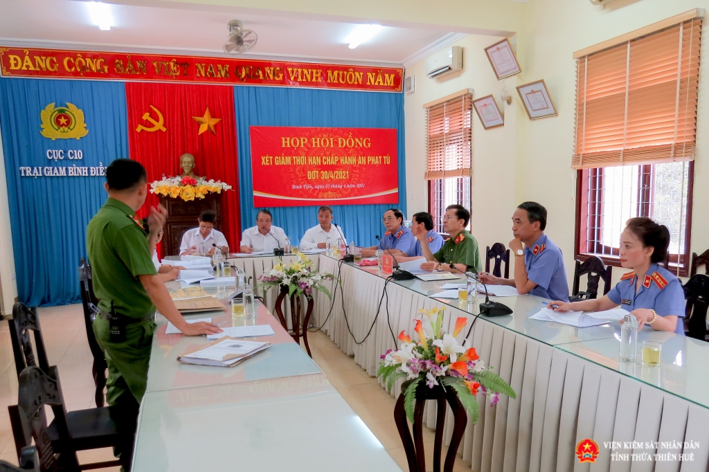 Viện kiểm sát nhân dân tỉnh Thừa Thiên Huế kiểm sát việc đề nghị, xét giảm án đợt 30/4/2021