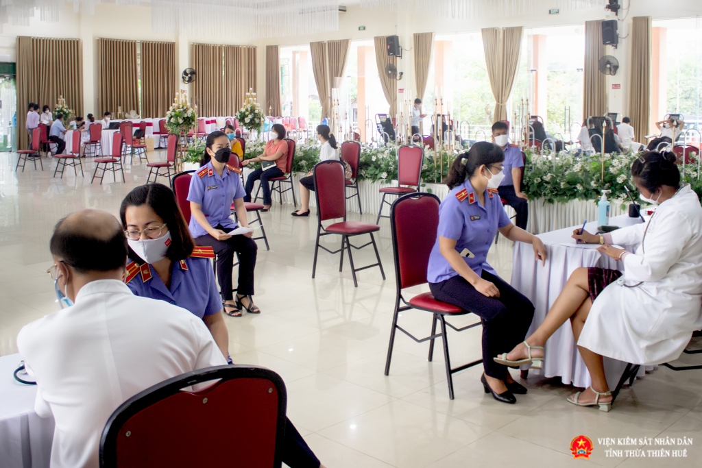 Công chức VKSND tỉnh Thừa Thiên Huế tham gia hoạt động hiến máu tình nguyện
