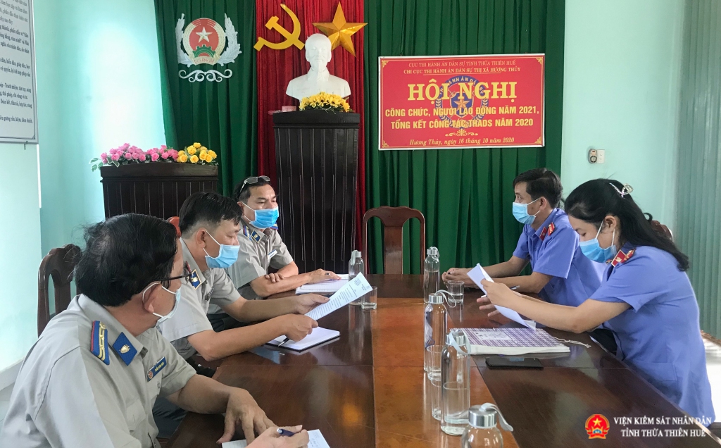 Đoàn kiểm sát làm việc với Chi cục thi hành án dân sự Thị xã Hương Thủy