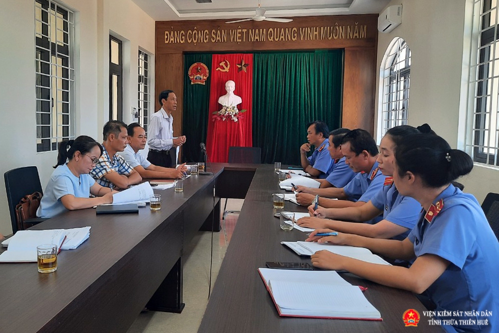 Đoàn kiểm tra làm việc với Chi bộ Viện kiểm sát thị xã Hương Thủy