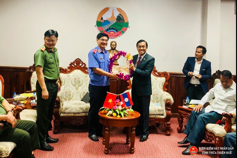 Đồng chí Nguyễn Thanh Hải và đoàn công tác đã đến chào xã giao đồng chí Lếchlay Sỉvilay - Bí thư Tỉnh ủy, Tỉnh trưởng tỉnh Sê Kông.