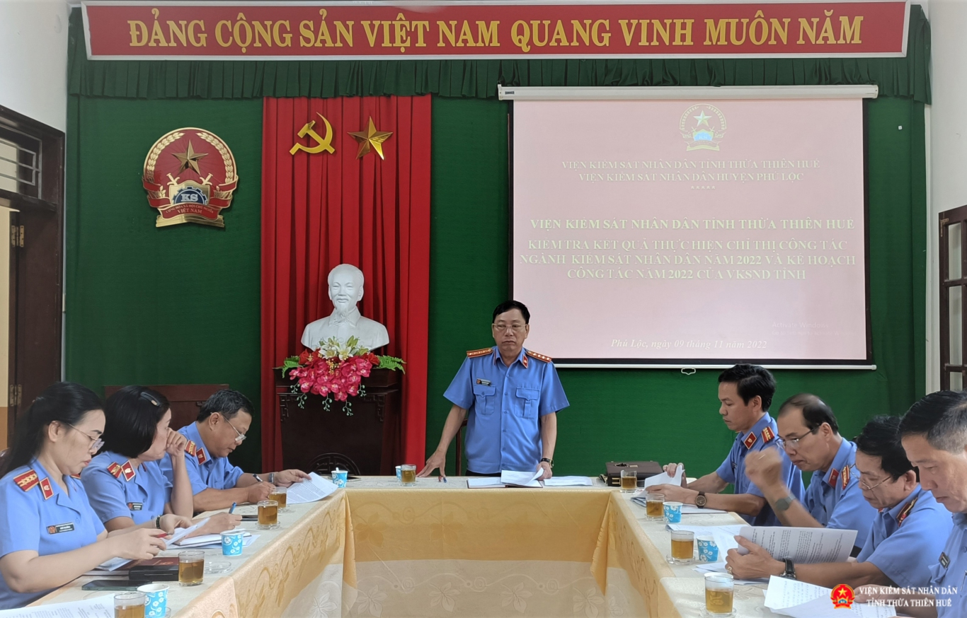 Đồng chí Trần Nhơn Vượng - Phó Viện trưởng VKSND tỉnh phát biểu chỉ đạo tại buổi làm việc.