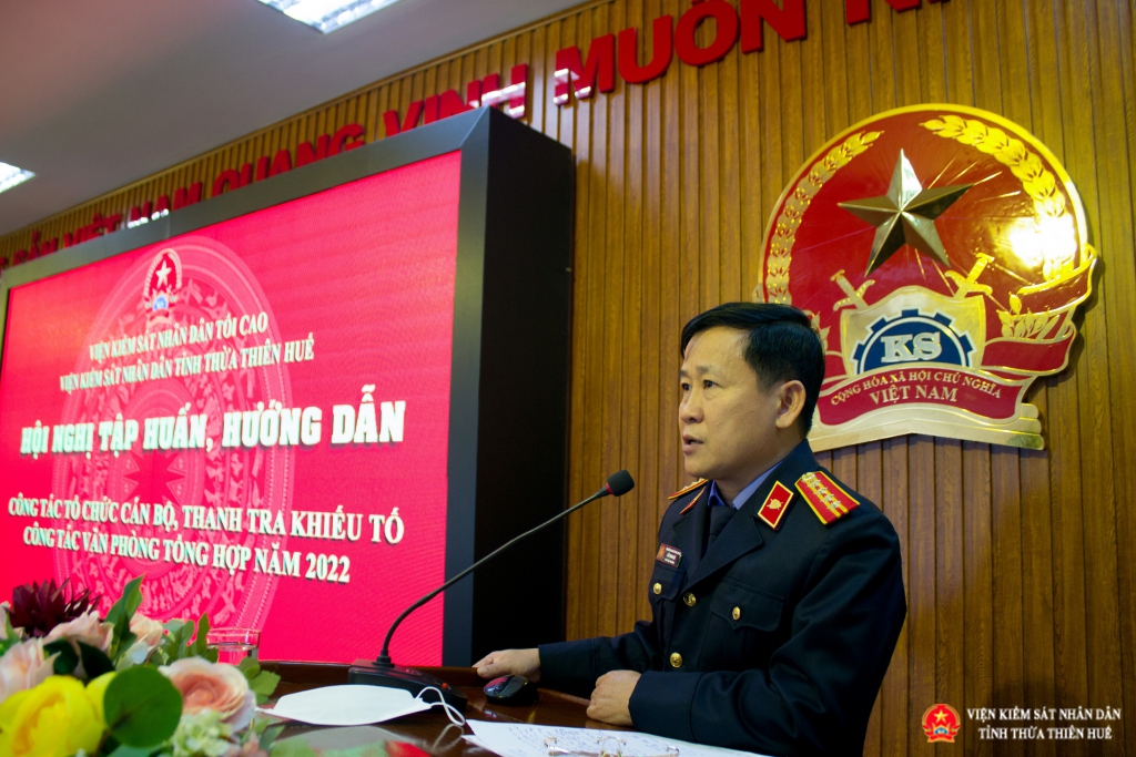 Đồng chí Hồ Thanh Hải - Phó Viện trưởng VKSND tỉnh Thừa Thiên Huế phát biểu kết luận tại Hội nghị.