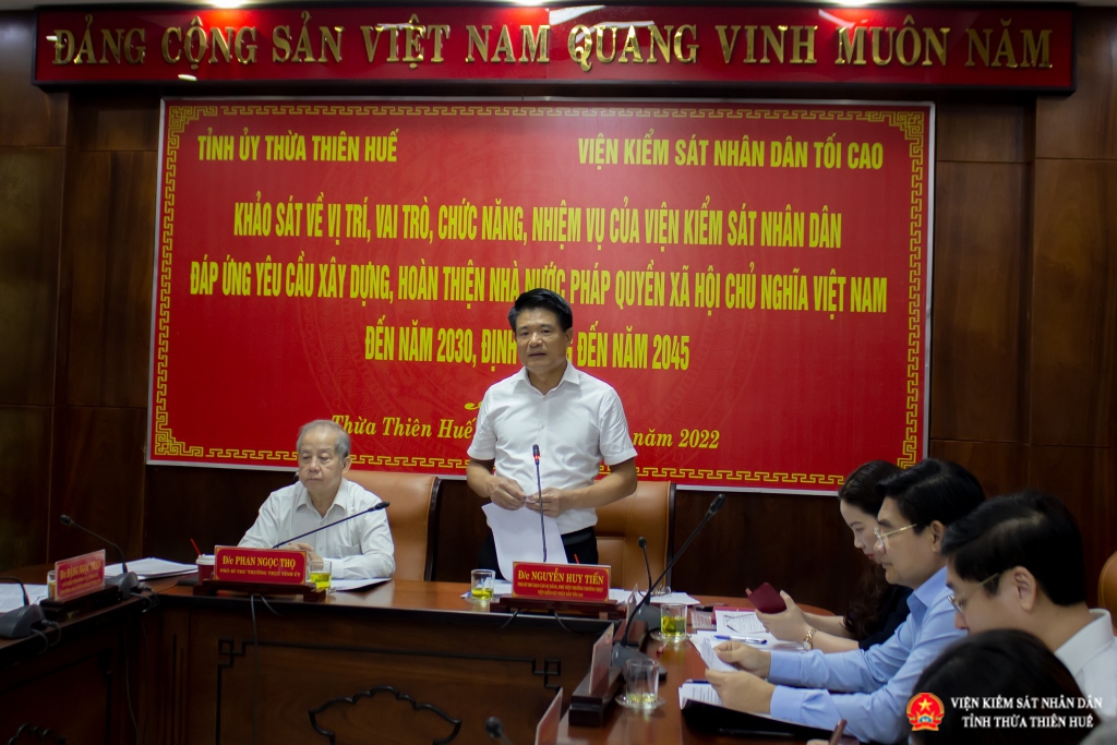 Đồng chí Nguyễn Huy Tiến, Phó Bí thư Ban cán sự đảng, Phó Viện trưởng Thường trực VKSNDTC phát biểu tại buổi làm việc