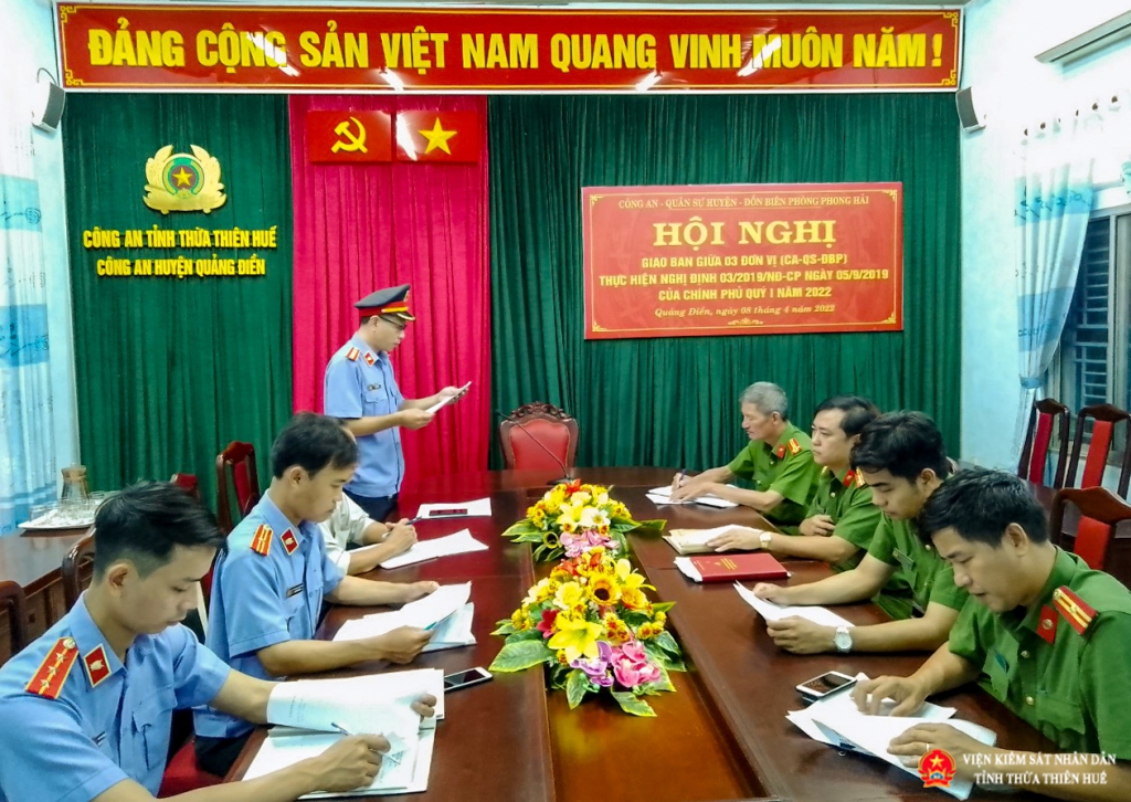 Đồng chí Hồ Văn Trúc - Viện trưởng, trưởng đoàn kiểm sát công bố quyết định và kế hoạch trực tiếp kiểm sát.