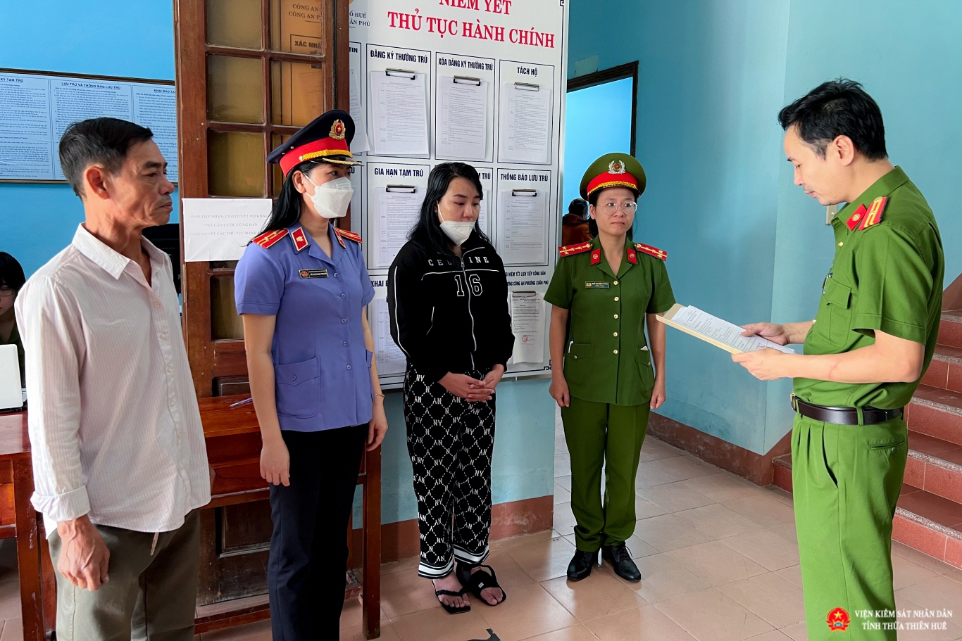 Cơ quan CSĐT Công an tỉnh Thừa Thiên Huế tống đạt các Quyết định khởi tố vụ án, khởi tố bị can và lệnh tạm giam đối với Thái Nhã Ca