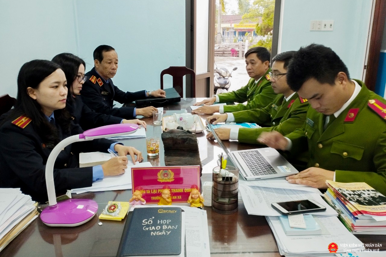 Đoàn làm việc tại Công an xã Vinh Thanh, huyện Phú Vang