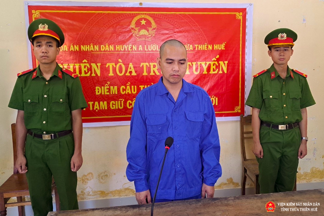 Bị cáo Lê Văn Chí tại điểm cầu Nhà tạm giữ Công an huyện A Lưới