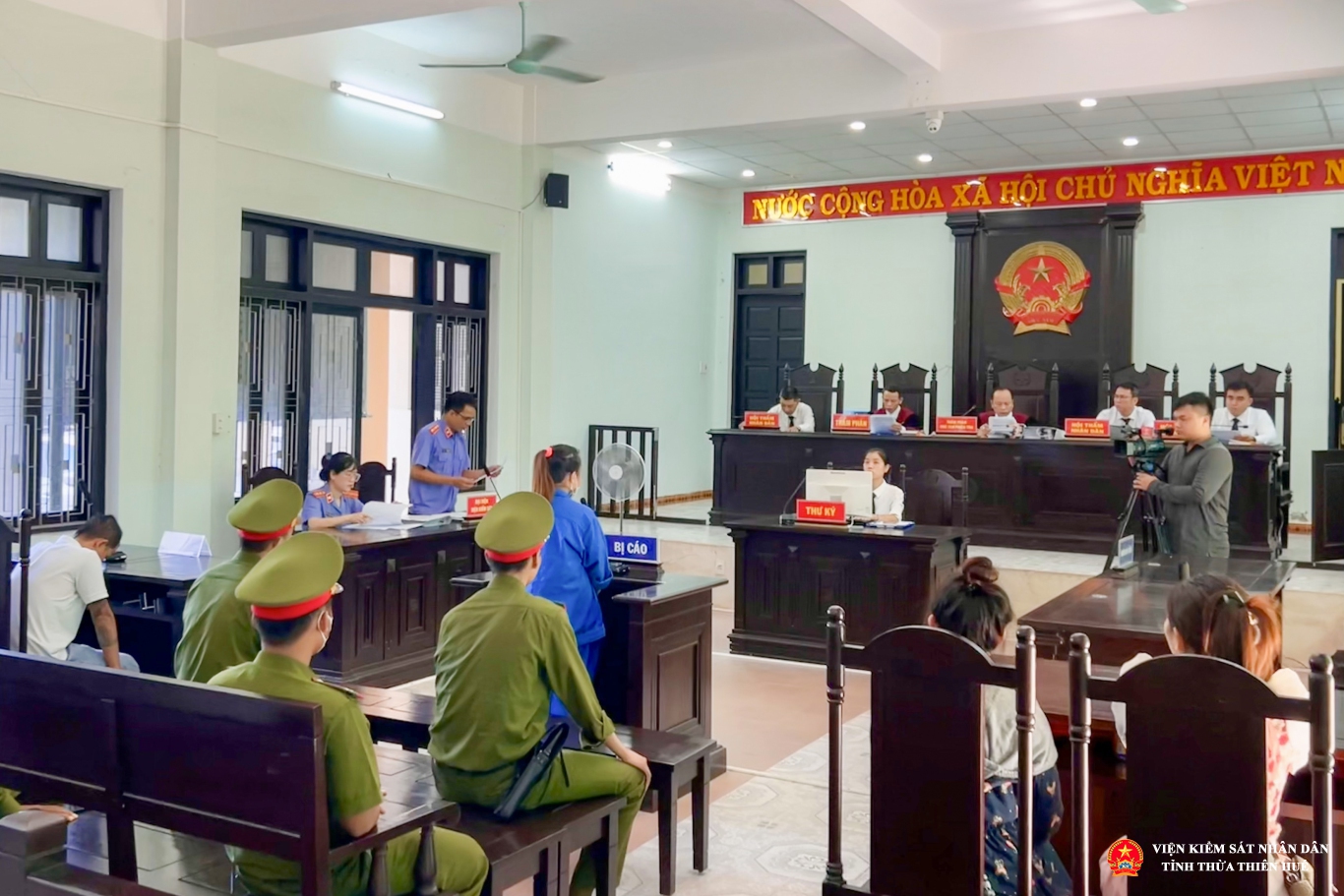 Quang cảnh phiên toà xét xử vụ án Nguyễn Thị Cẩm Vân