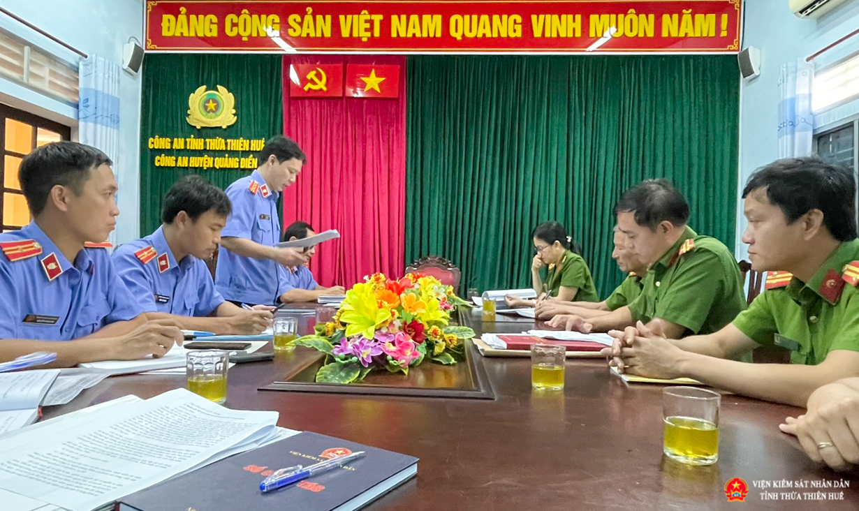 Đồng chí Lê Viết Hải, Phó Trưởng đoàn công bố quyết định trực tiếp kiểm sát
