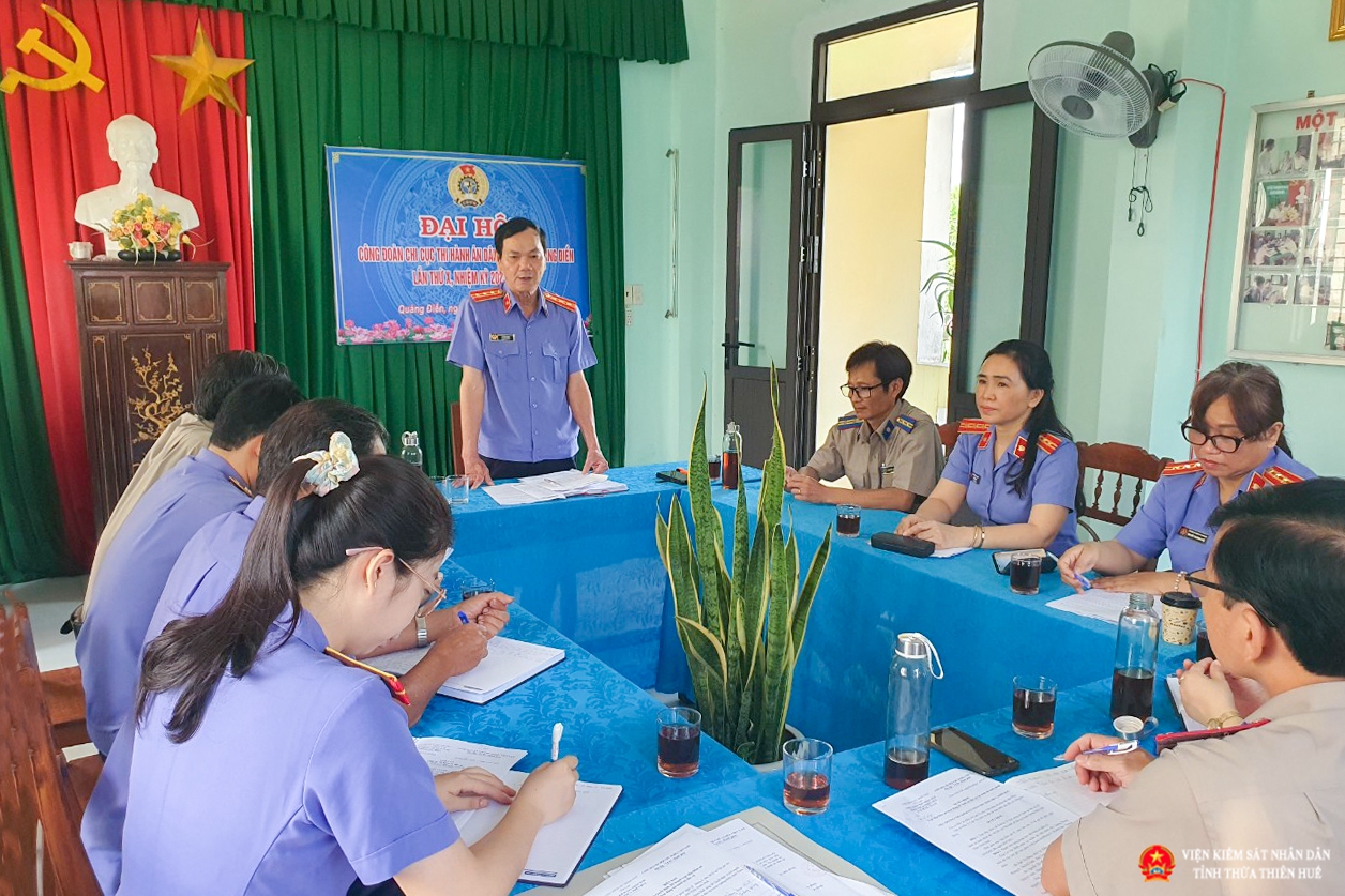 Ông Lê Văn Bình, Trưởng đoàn kiểm sát công bố Quyết định trực tiếp kiểm sát