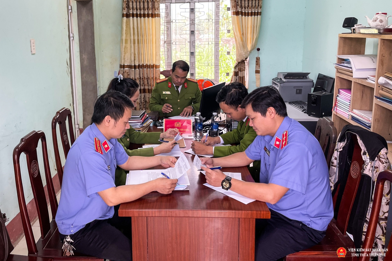 Đoàn kiểm tra làm việc tại Công an xã Thượng Long, huyện Nam Đông