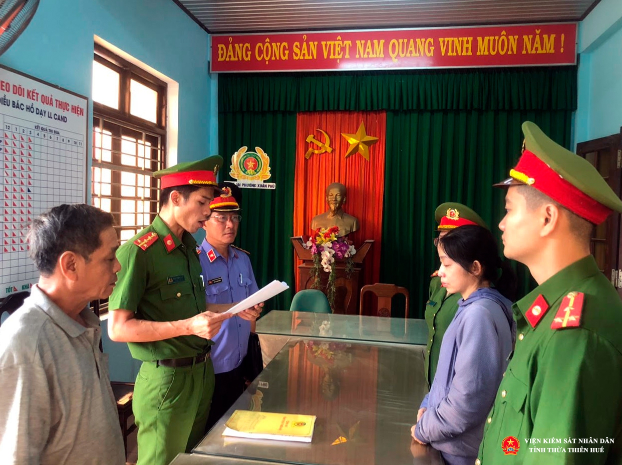 Tống đạt các Quyết định đối với bị can Nguyễn Thị Lê Na