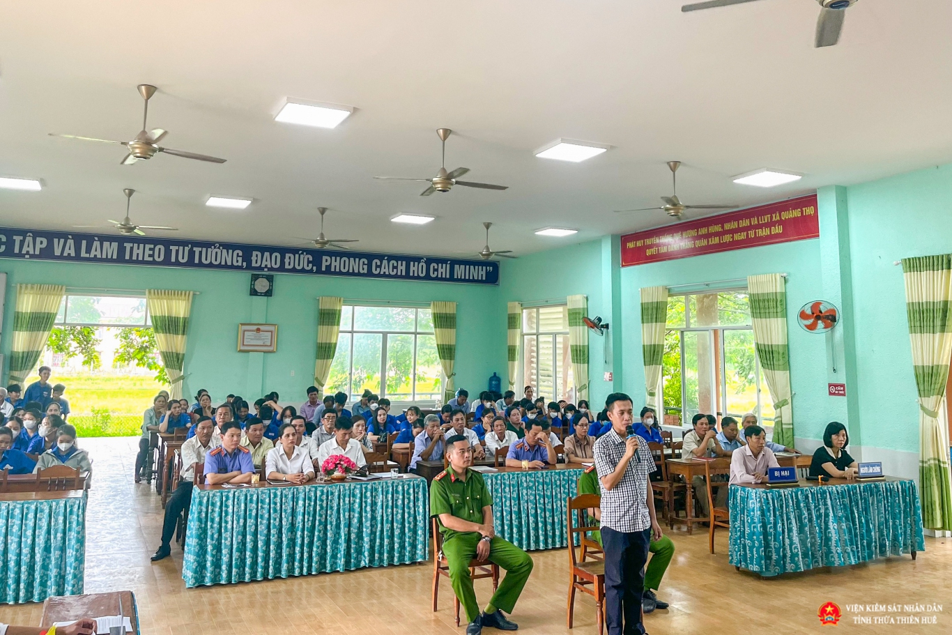 Đoàn viên thanh niên và bà con nhân dân trên địa bàn xã Quảng Thọ đến tham dự chương trình
