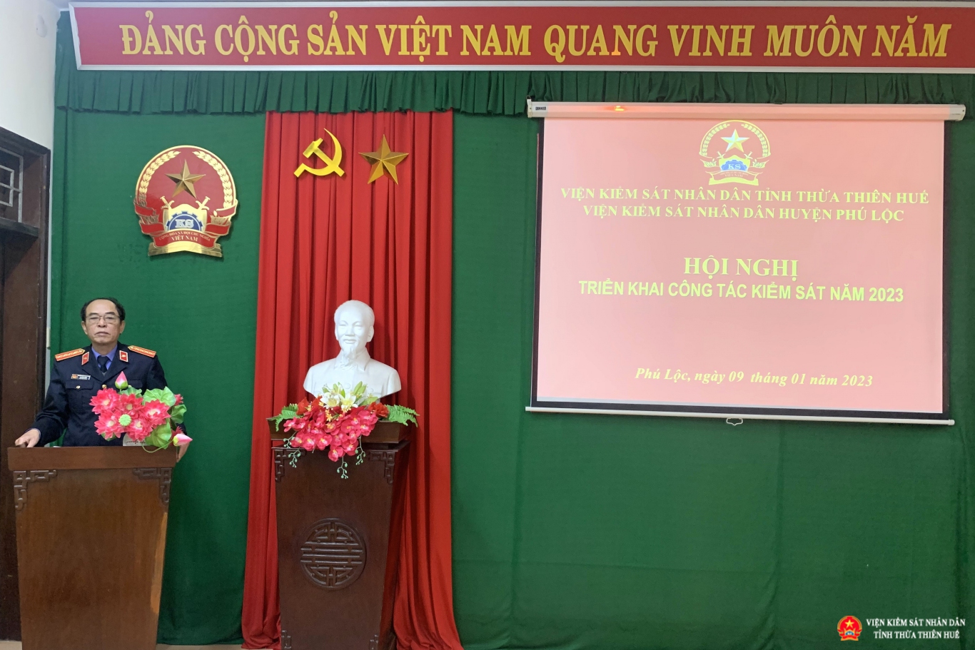 Đồng chí Lại Đình Hùng - Ủy viên Ban cán sự Đảng, Phó Viện trưởng VKSND tỉnh   phát biểu chỉ đạo tại Hội nghị.