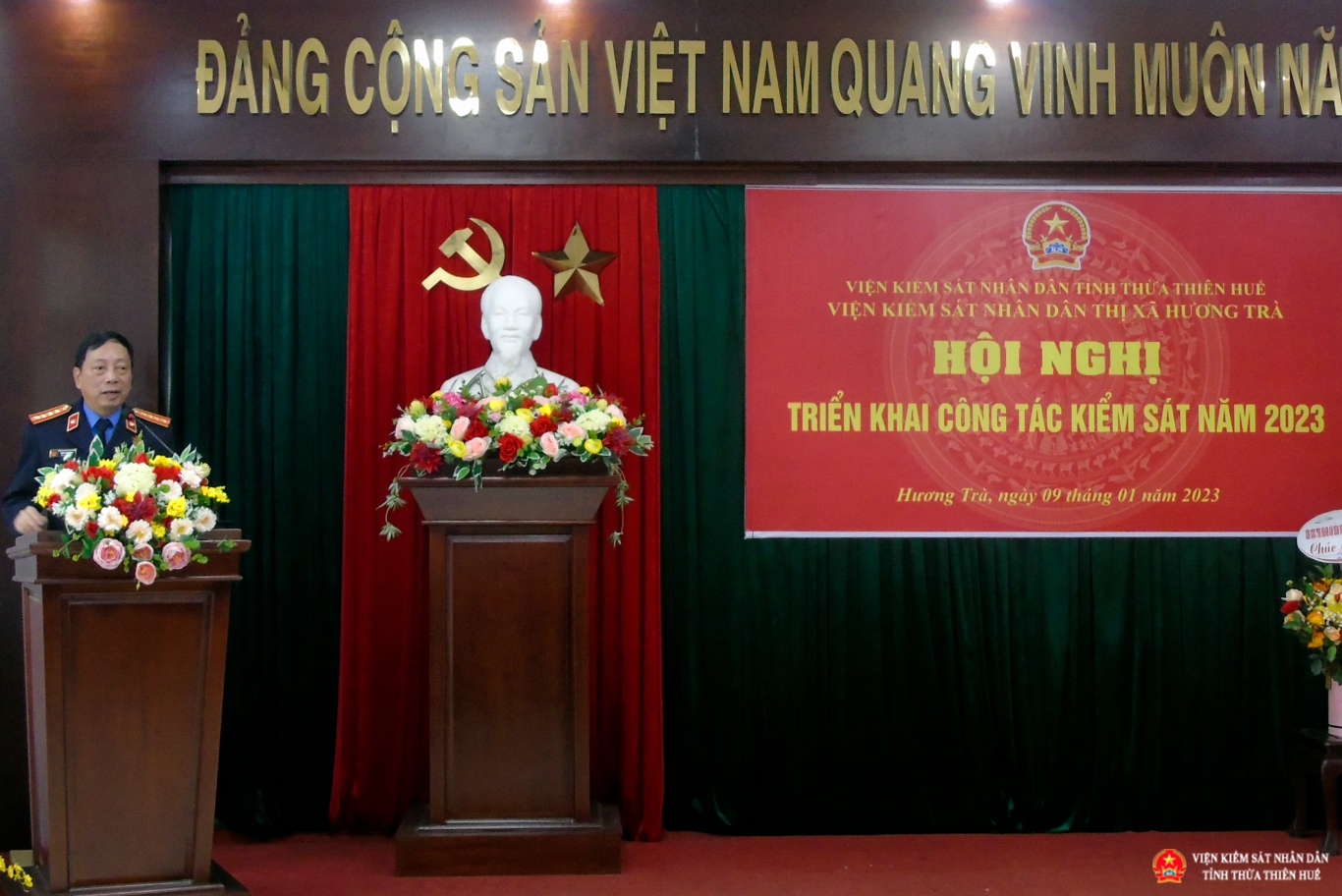 Đồng chí Trần Nhơn Vượng, Bí thư Đảng ủy, Phó Viện trưởng VKSND tỉnh Thừa Thiên Huế phát biểu chỉ đạo Hội nghị