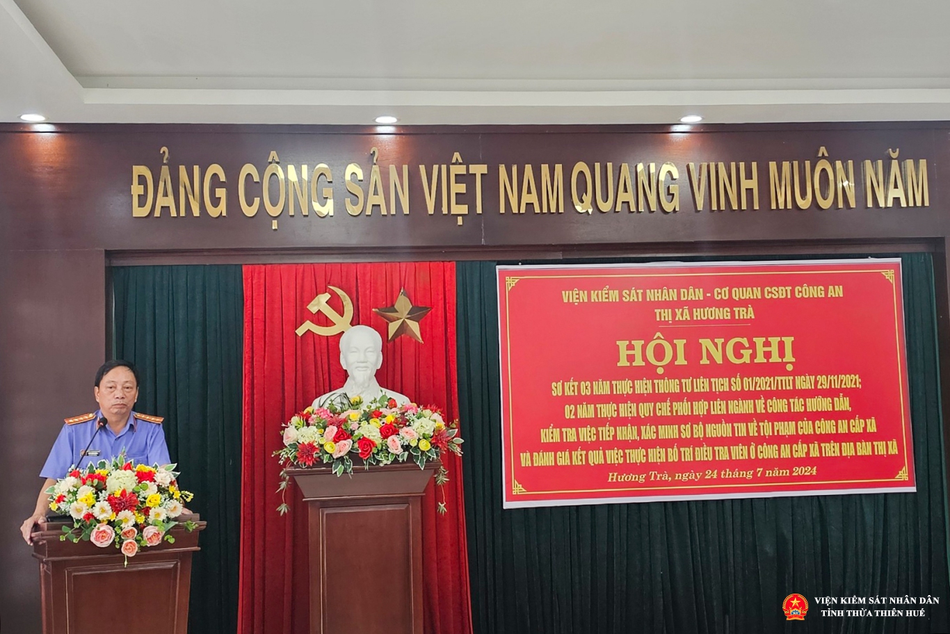 Đồng chí Trần Nhơn Vượng – Bí thư Đảng ủy, Phó Viện trưởng VKSND tỉnh Thừa Thiên Huế phát biểu chỉ đạo tại Hội nghị