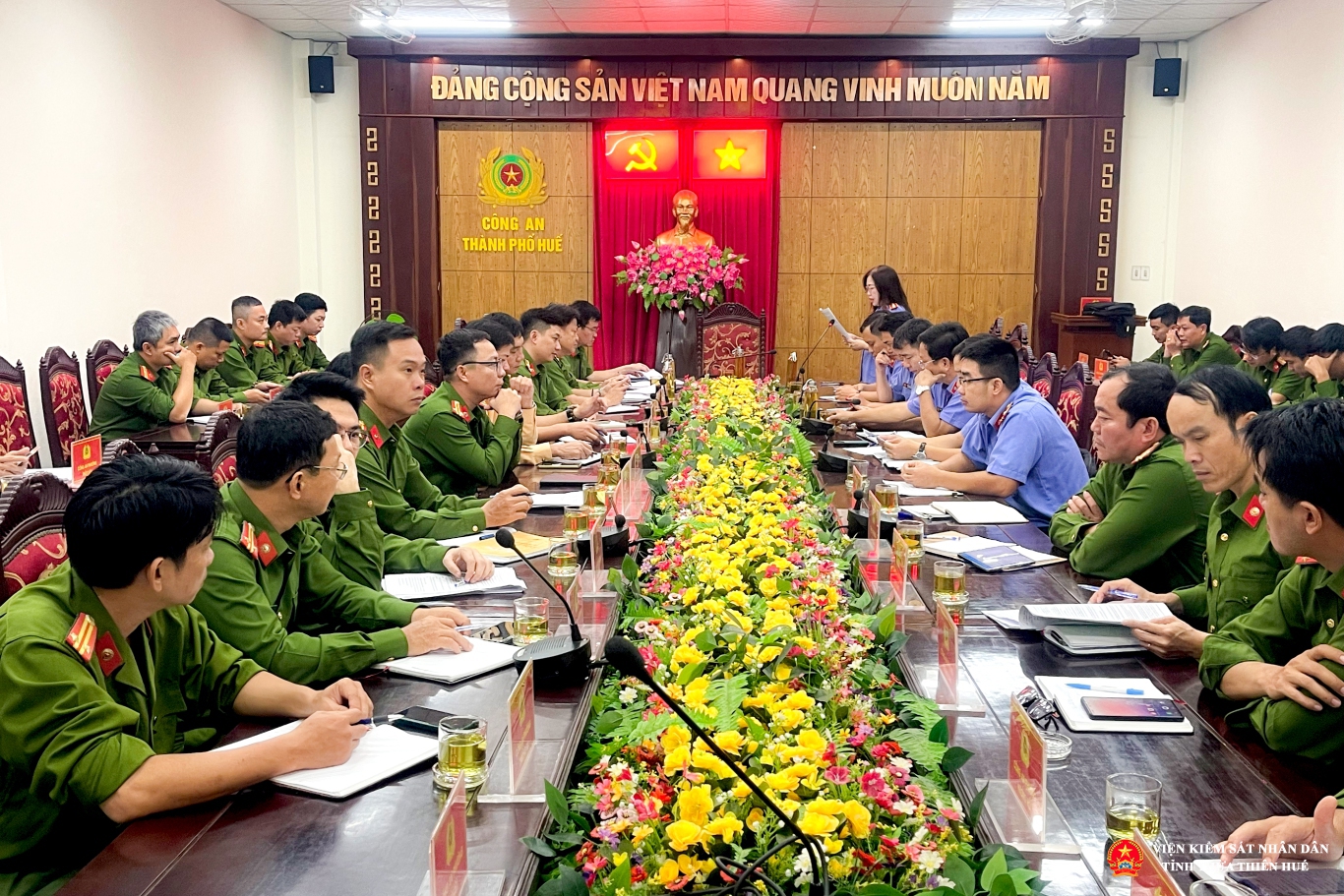 Đoàn kiểm sát do đồng chí Bùi Thị Thu Thanh - Phó viện trưởng làm Trưởng đoàn cùng các đồng chí Kiểm sát viên trong đơn vị. 