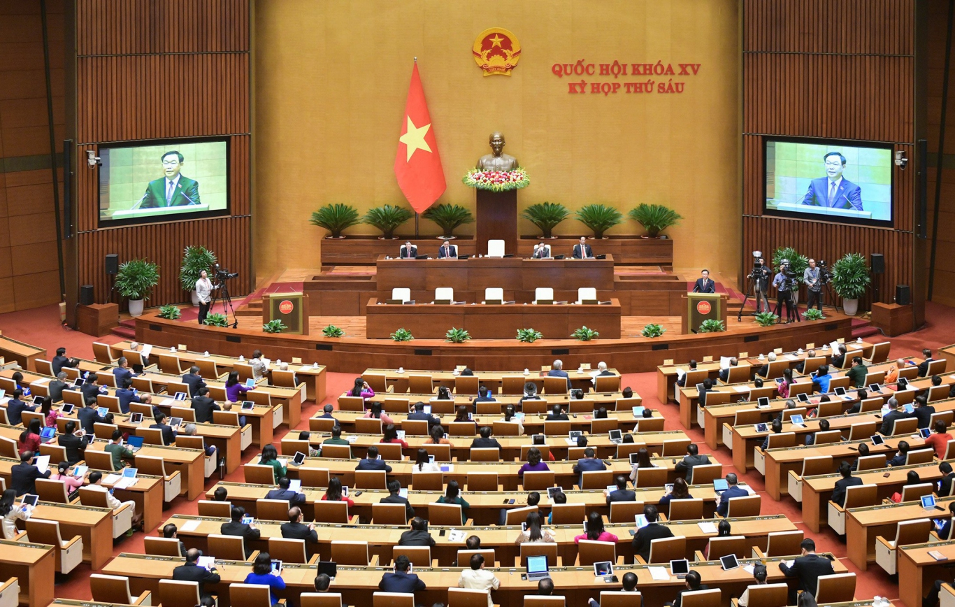 Tại Kỳ họp thứ 6, Quốc hội khóa XV, Quốc hội đã biểu quyết thông qua 7 luật quan trọng - Ảnh: VGP/ĐH