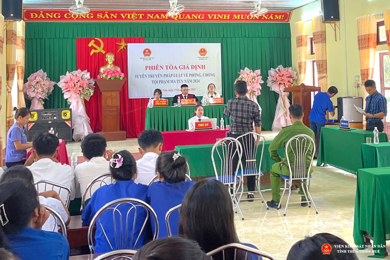 VKSND huyện A Lưới phối hợp UBND xã Hồng Vân tổ chức thành công Phiên tòa giả định tuyên truyền pháp luật về phòng, chống ma túy ngày 19-6-2024