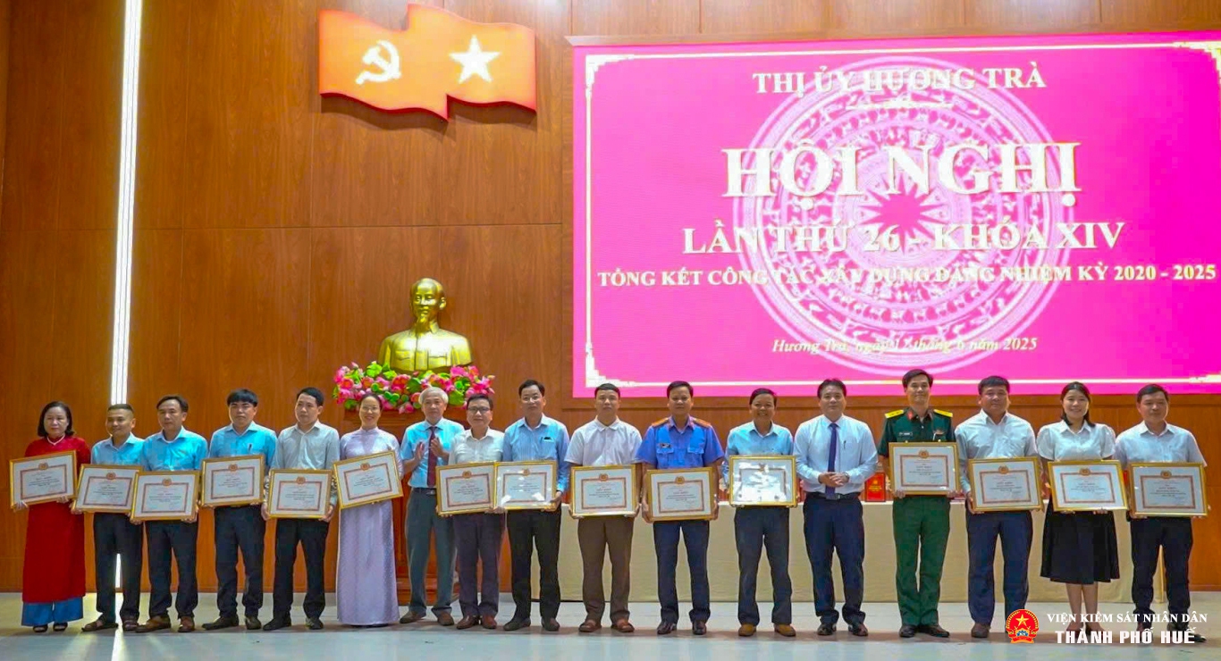Chi bộ Viện kiểm sát nhân dân thị xã Hương Trà được tặng giấy khen trong công tác xây dựng Đảng nhiệm kỳ 2020–2025