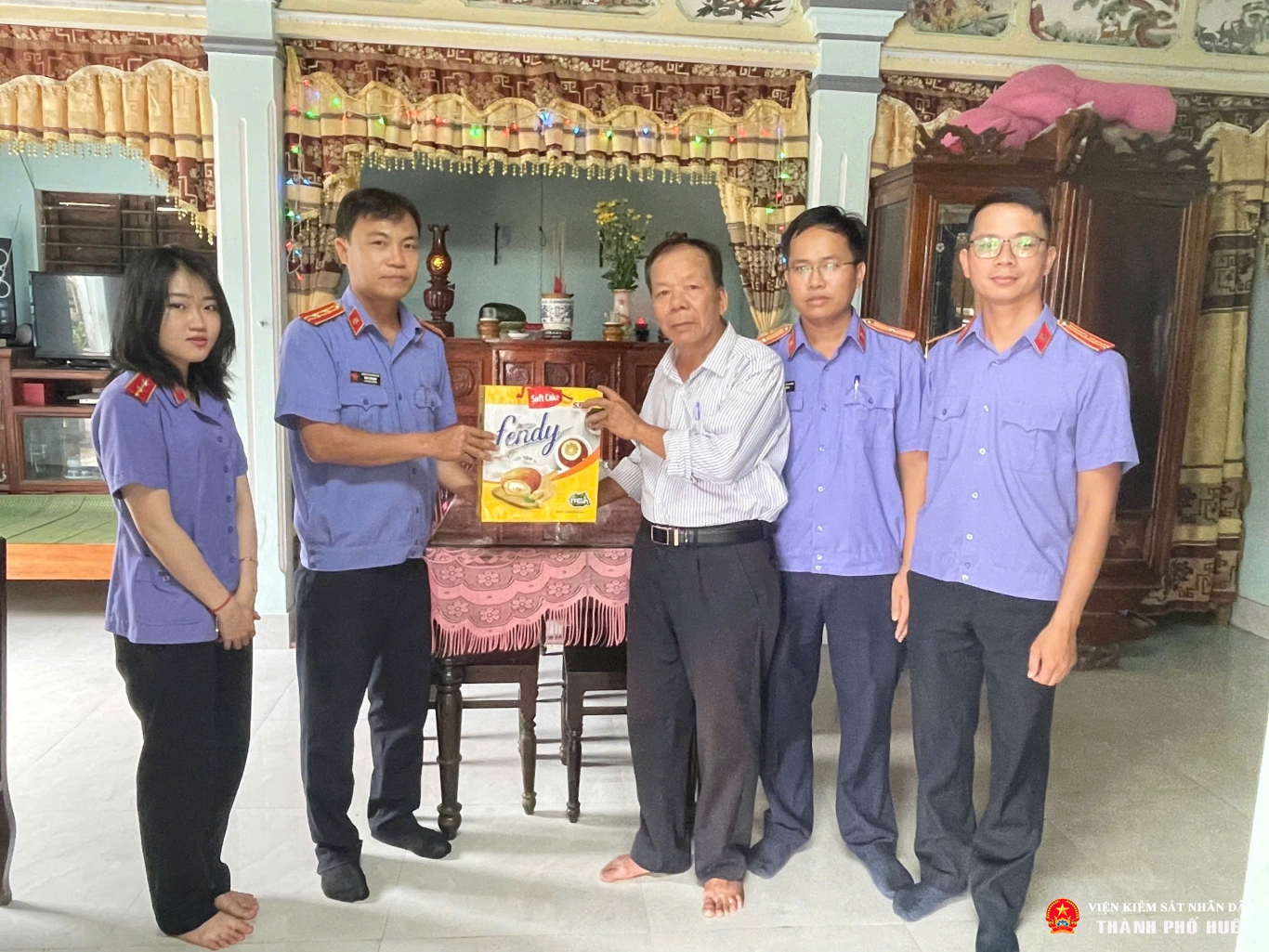 Viện kiểm sát nhân dân khu vực 2 tổ chức thăm hỏi gia đình thân nhân liệt sĩ nhân dịp kỷ niệm 78 năm Ngày Thương binh – Liệt sĩ (27/7/1947 – 27/7/2025)