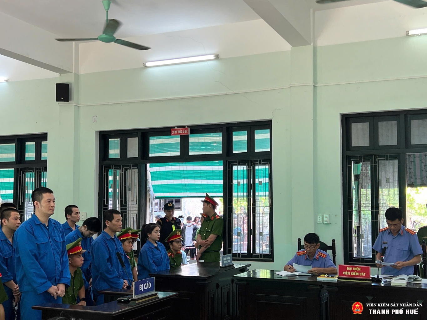 Toàn cảnh phiên tòa