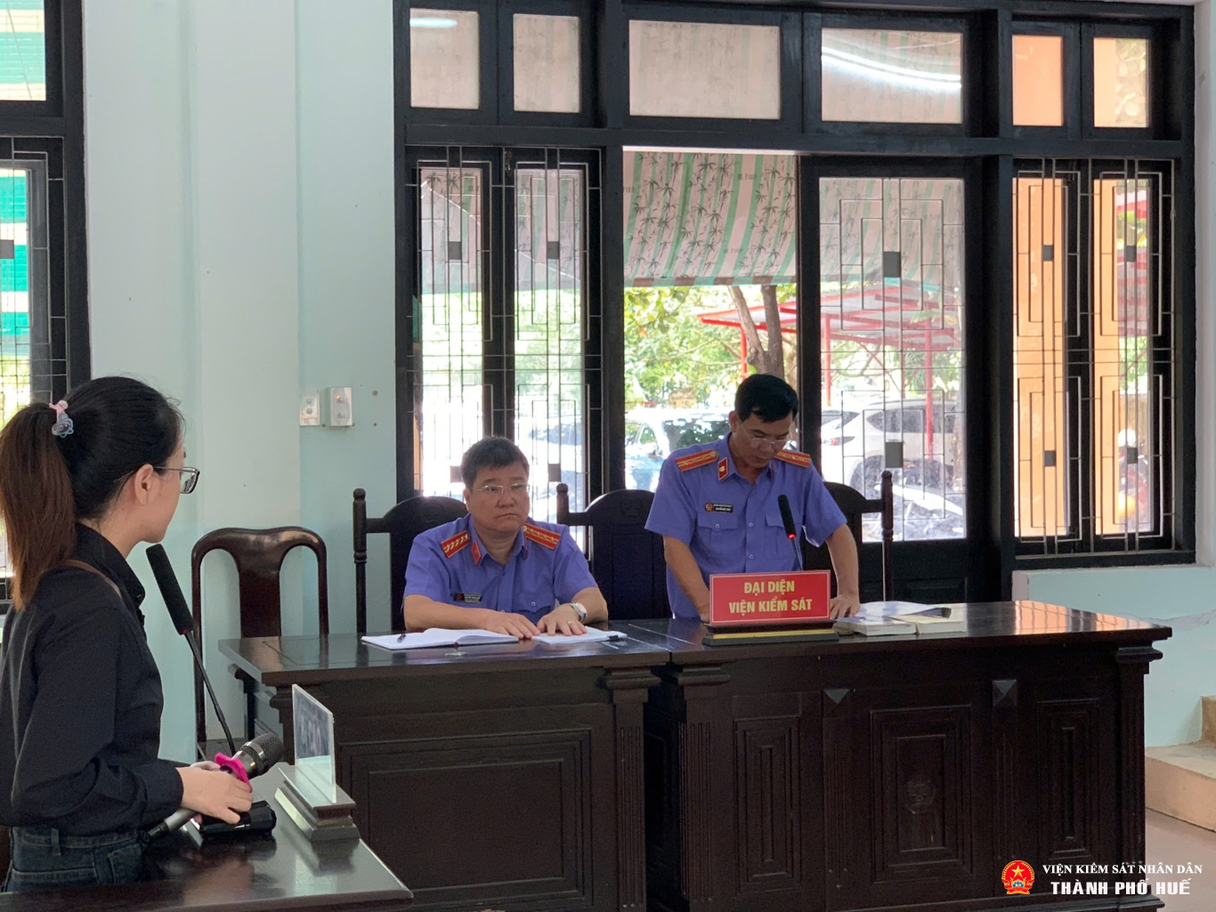 Đồng chí Nguyễn Trung Kiên, phó Viện trưởng VKSND thành phố tham gia phiên tòa