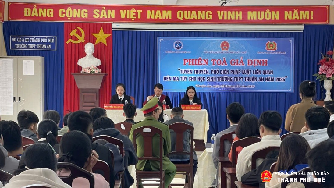 Viện kiểm sát nhân dân khu vực 1 phối hợp tổ chức phiên tòa giả định, tuyên truyền, phổ biến, giáo dục pháp luật cho đoàn viên, học sinh