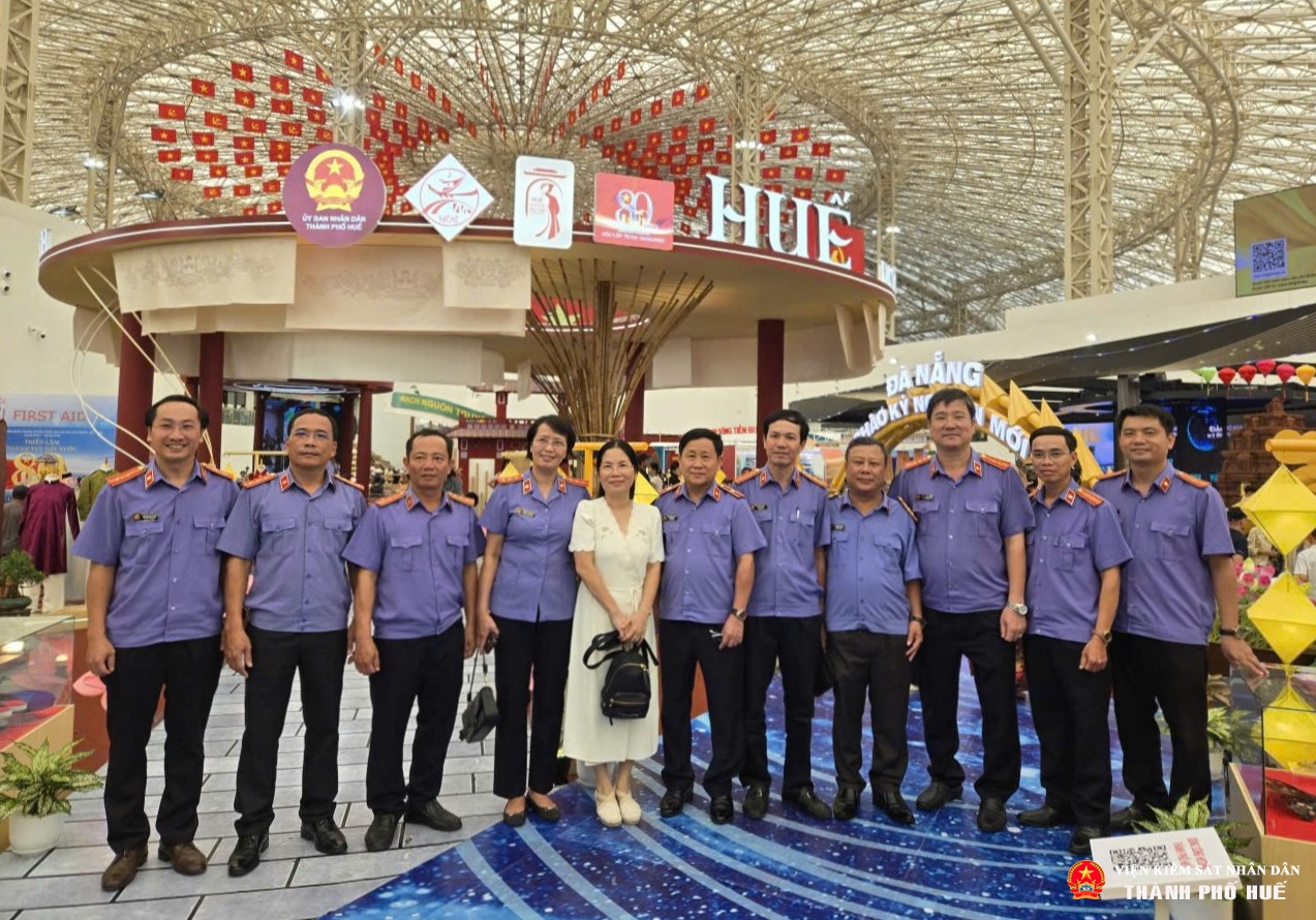 Đồng chí Hồ Thanh Hải cùng Đoàn tham quan tại Triển lãm