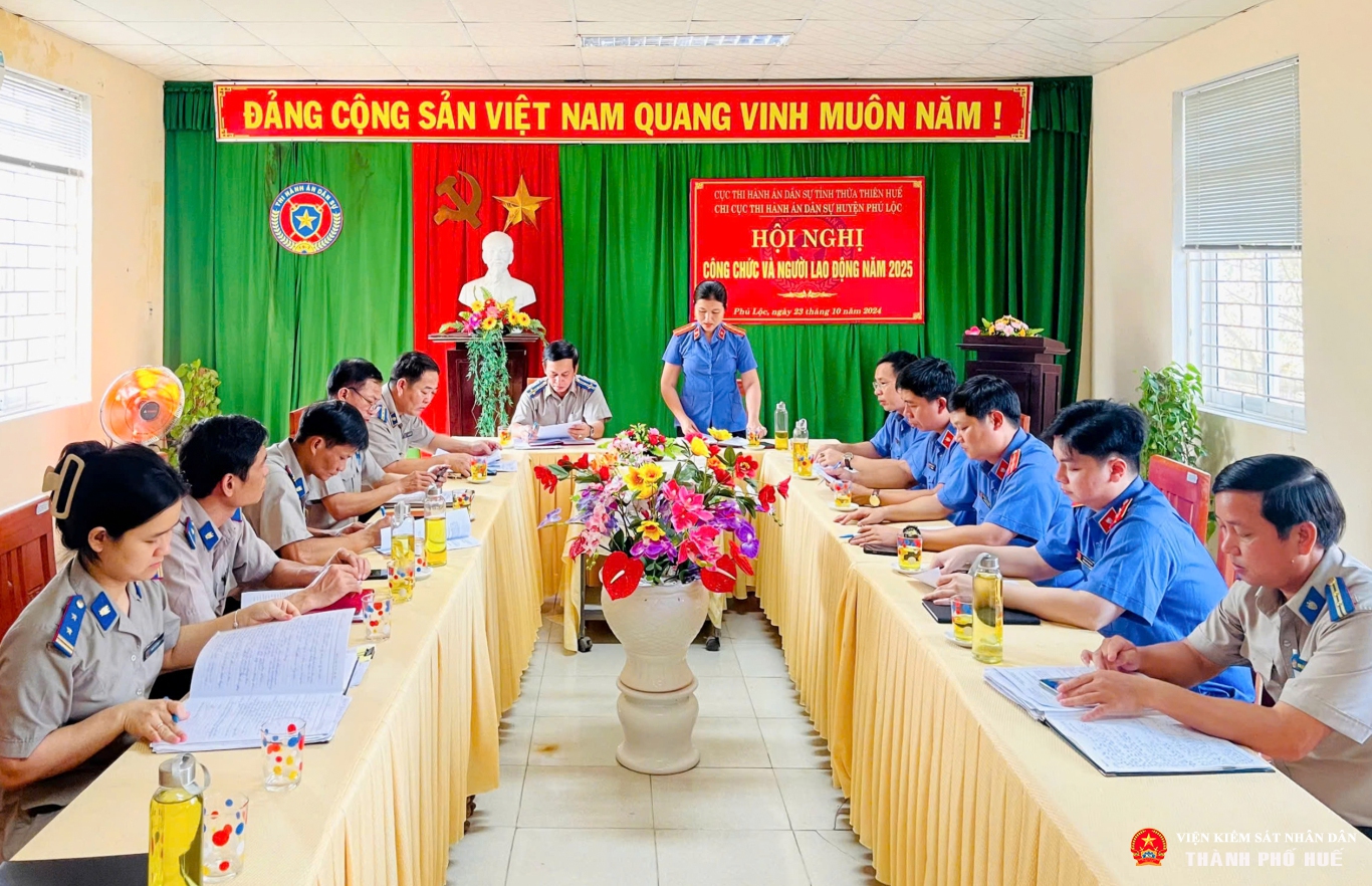 Đoàn kiểm sát trực tiếp kiểm sát tại Chi cục THADS huyện 