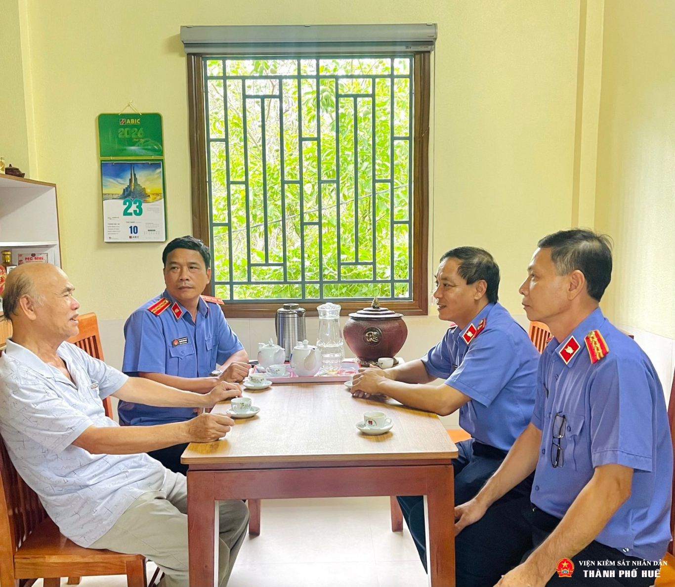 Lãnh đạo Viện kiểm sát nhân dân thành phố Huế thăm cán bộ hưu trí nhân kỷ niệm 66 năm Ngày thành lập ngành Kiểm sát nhân dân