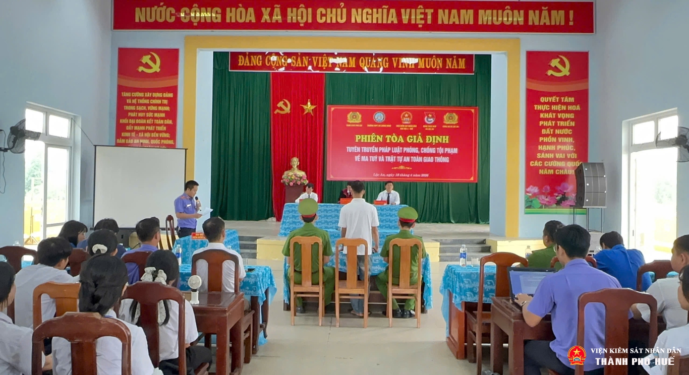 Toàn cảnh buổi tuyên truyền pháp luật tại Nhà văn hóa xã Lộc An.