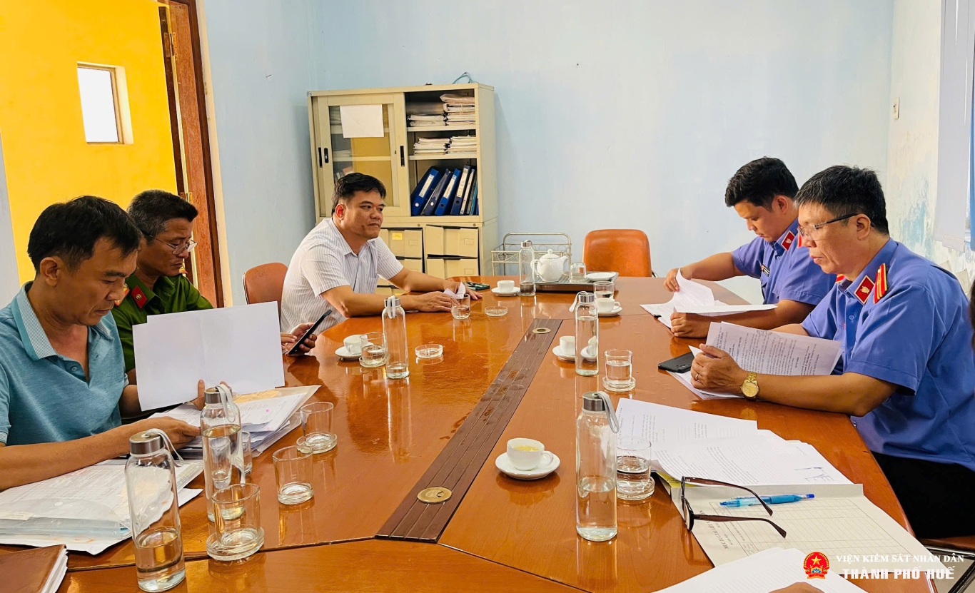 lam viec nha may gach