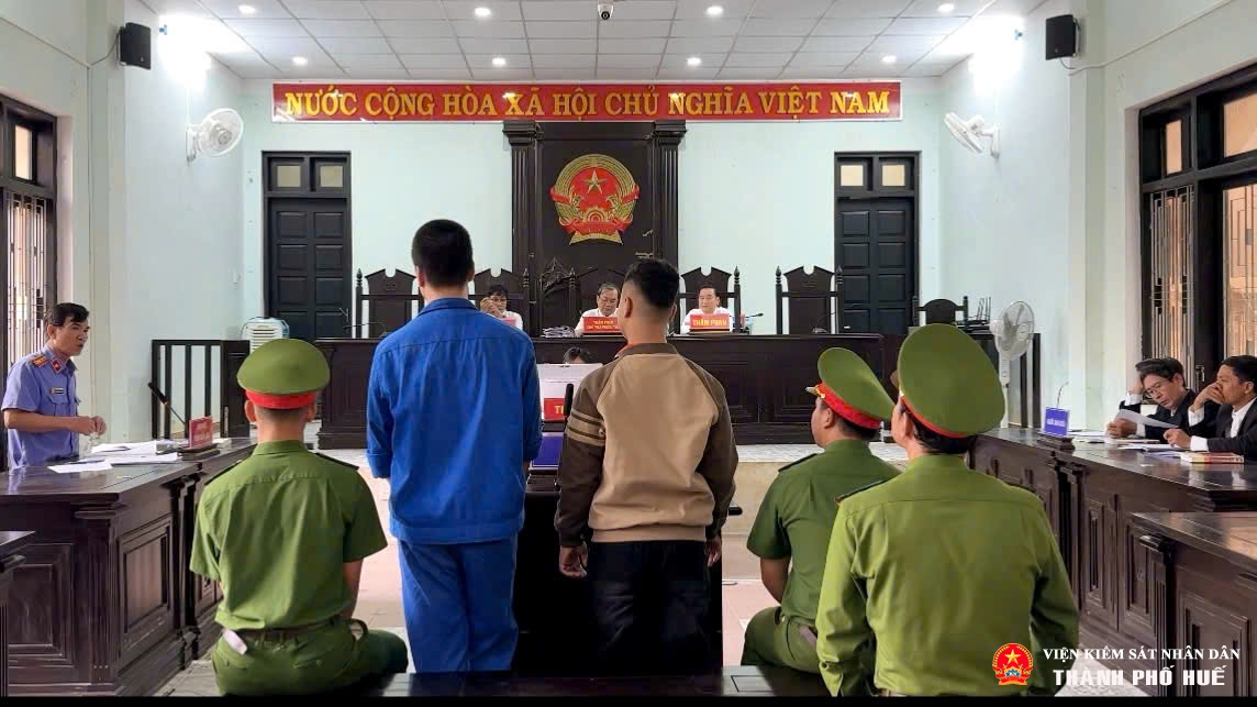 Toàn cảnh phiên tòa