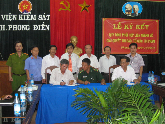 Viện KSND huyện Phong Điền ký kết Quy định phối hợp giải quyết  tố giác, tin báo tội phạm